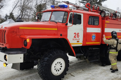 На пожаре в Вольске из дома эвакуировали 40 взрослых и 16 детей