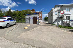 В Вольске бывшему гаишнику из-за женщины испортили автомобиль