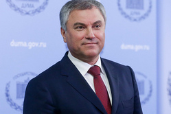 Помощники Володина выявили некачественный ремонт дворов школ и детсадов в Вольском районе