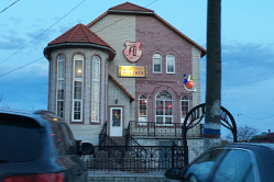 Осужденный полицейский вернулся с СВО в Вольск и погулял в «Айвенго»