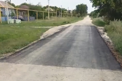 Ремонт куска дороги в вольском селе сравнили с анекдотом