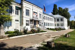 Володин раскритиковал объединение городских и сельских школ Вольского района