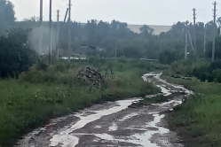 В Вольском районе размыло дорогу на кладбище