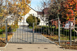 В Вольске не работает недавно открытый сквер героя войны