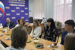 Бывший глава Вольского района под следствием остается видным членом партии