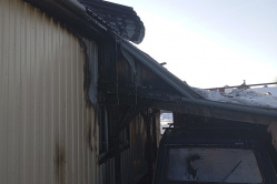 В Вольске от подожженного автомобиля загорелся жилой дом