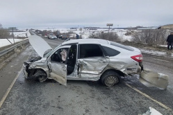 В Вольском районе автоледи на «Солярисе» врезалась в «Гранту»