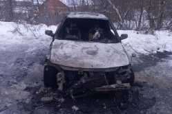 Житель Вольска с сыном спаслись из загоревшегося автомобиля