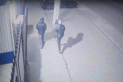 В Вольске подростки забрасывают петардами частные дома