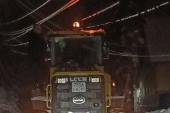 Жители Вольска напуганы обвисшими и заледеневшими проводами