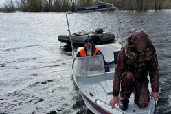 С острова на Волге эвакуировали 68-летнего Робинзона