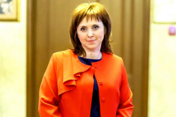 Вольскую чиновницу оштрафовали на 20 тысяч рублей за яму на дороге