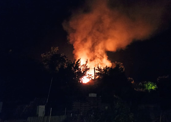Четверо подростков обгорели на пожаре в Вольском районе
