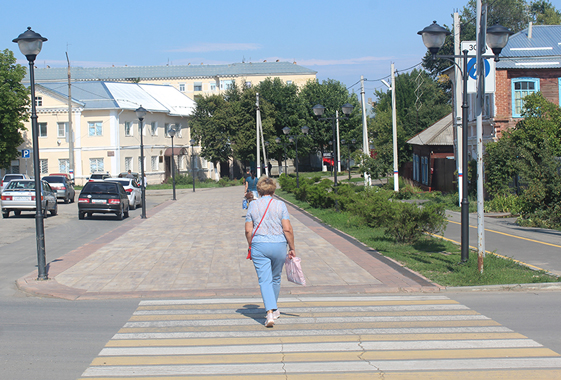 В Вольске на пешеходной зоне изуродовали светофор