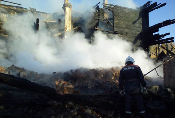 Жителям Вольска вручили медали за спасение людей на пожаре