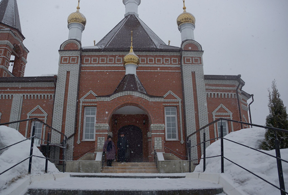 Детям в монастыре спели песню «Их расстреляли на рассвете»