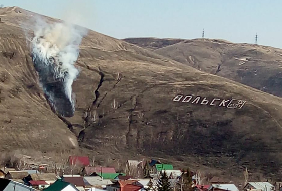 В Вольске возгорание травы перепутали с гибелью парашютиста