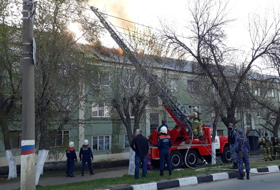 В Вольске из горящей многоэтажки эвакуировали 55 жильцов и котика