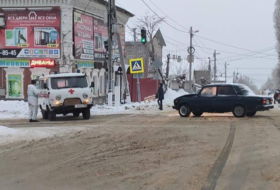 ВАЗ на перекрестке протаранил машину скорой помощи