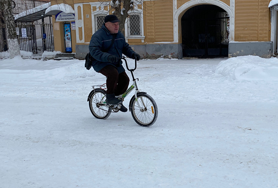 В Вольске открыли велосипедный сезон на снегу