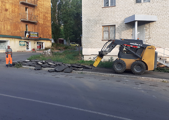 В Вольске новый асфальт на тротуарах заменят на новый