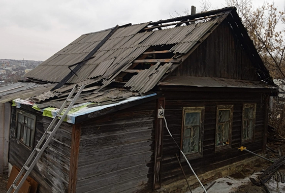 В Вольске родители спасли на пожаре 9-месячного сына