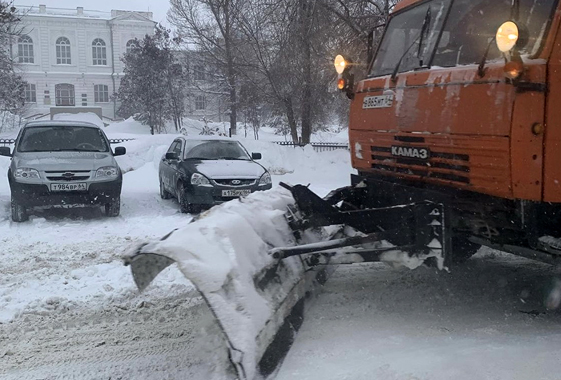 В Вольск для расчистки снежных завалов направляют тяжелую технику