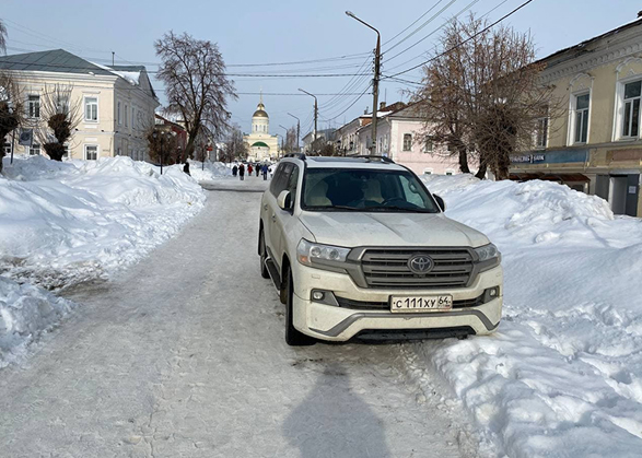 В Вольске пешеходную зону поделили на участки Матвеева и Татаринова