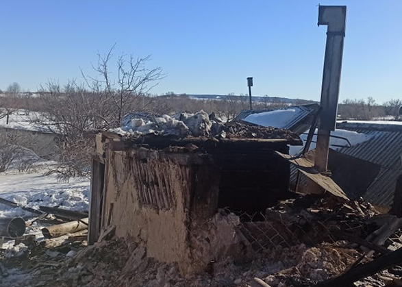 В селе под Вольском из-за сильного ветра сгорела баня