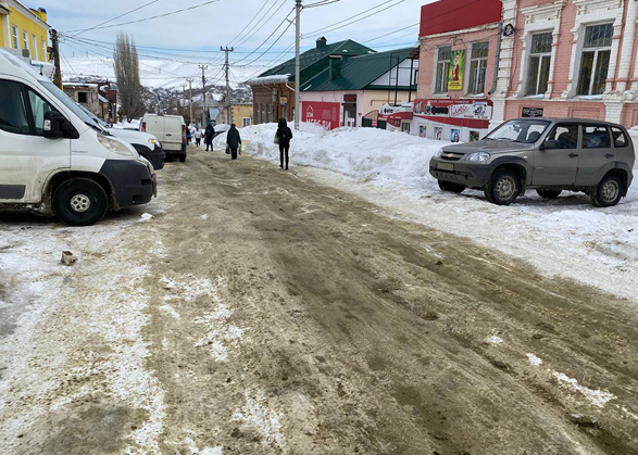 В Вольске дорога на рынок остается убожеством