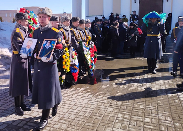 Погибшего на Украине вольского десантника наградили посмертно