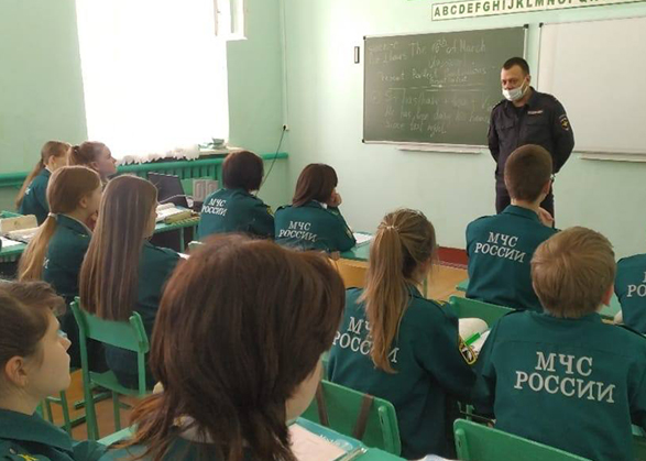 Вольские полицейские провели акцию «Где торгуют смертью»