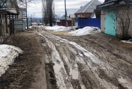 В Вольске дети утопают в непролазной грязи