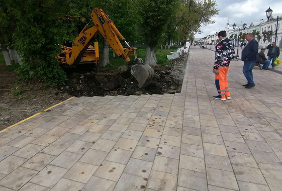 В центре Вольска демонтировали чугунную ограду