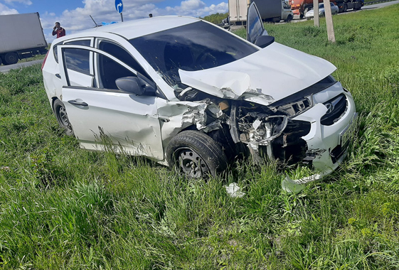 Под Вольском автоледи при обгоне вылетела с дороги и покалечилась