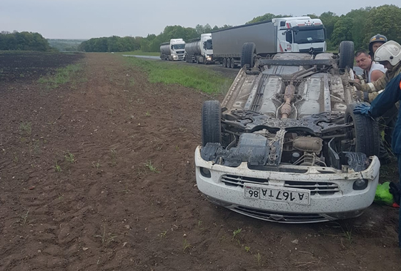 Под Вольском пенсионерка на «Тойоте» перевернулась на крышу