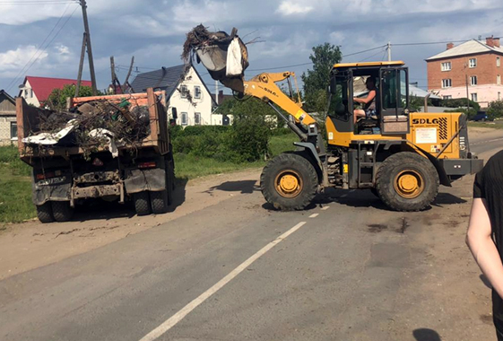 Вольск продолжают зачищать от мусорных завалов