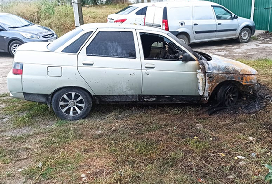 В Вольске ночью сгорел легковой автомобиль