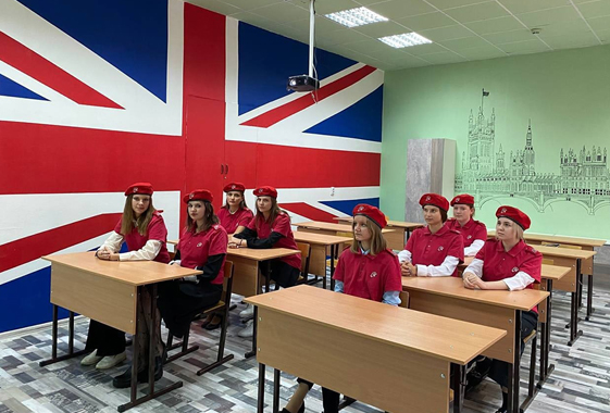 Патриотическую акцию провели на фоне флага Великобритании