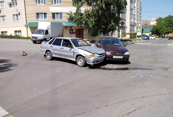 Ульяновский автомобиль протаранил в Вольске «Калину»