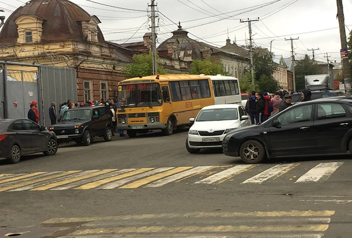 Жители Вольска замерзли в ожидании отправки мобилизованных