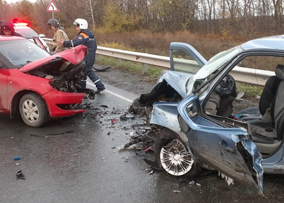 Под Вольском автоледи устроила ДТП с пятью пострадавшими