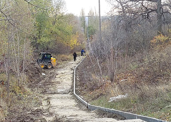 В Вольске дорогу в школу через дебри сделают безопасной