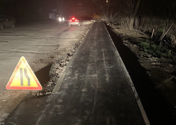 Водители пожаловались на сужение дороги из-за тротуаров