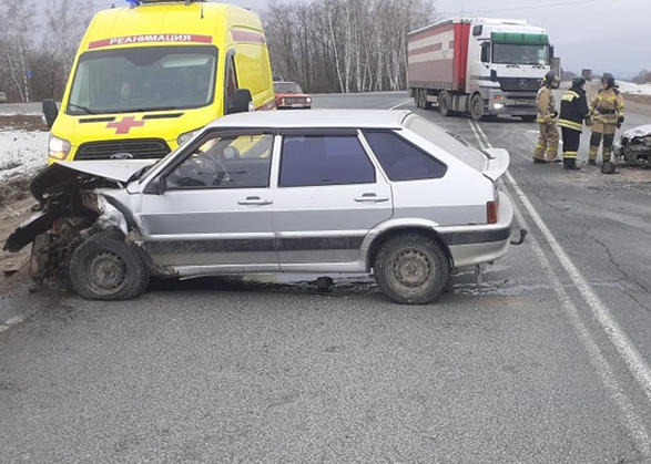 На трассе под Вольском в ДТП покалечились два человека