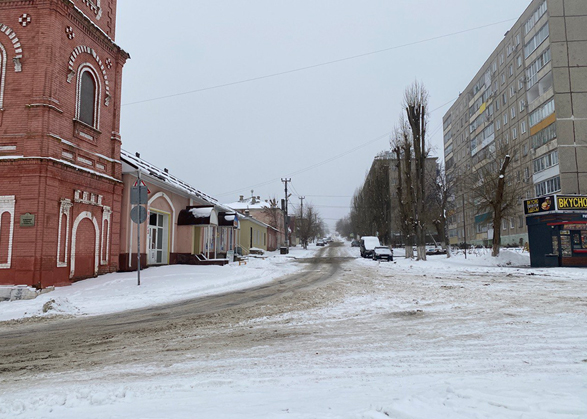 Житель Вольска по дереву залез в окно и обворовал дом