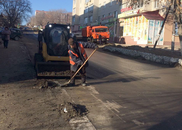 В Вольске дороги вместо ремонта очищают от пыли