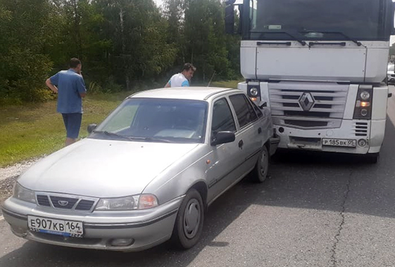 Массовое ДТП привело к огромной пробке под Вольском