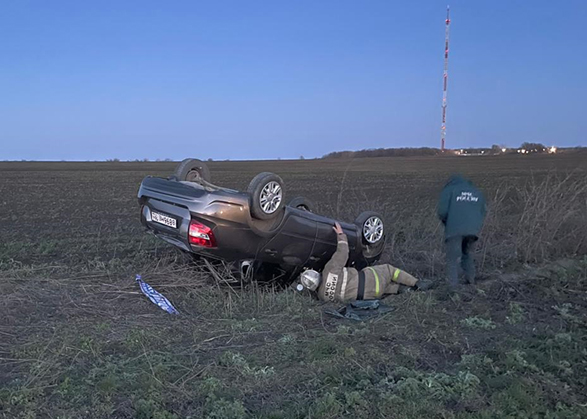 Под Вольском водитель перевернул «Гранту» на крышу