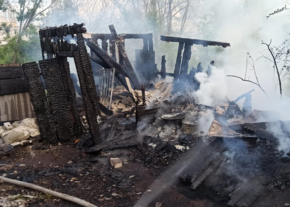 Поджигатель в Вольске ударил полицейского в челюсть